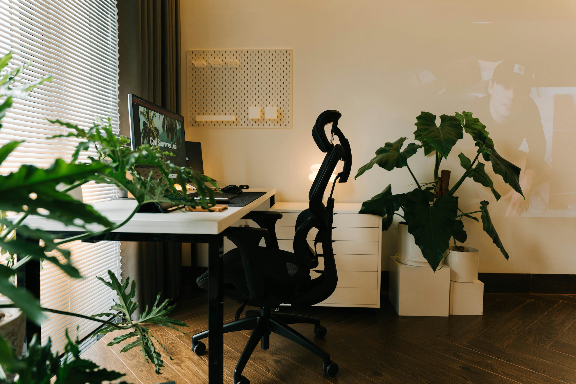 Chaise ergonomique ou chaise de bureau classique : quelle différence pour votre dos ?
